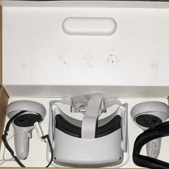 Meta Quest - Picture 3 of 3